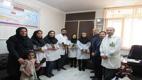  دیدار و تبریک دکتر حسینی به پرسنل آزمایشگاه ,بیمارستان 15 خرداد مهدیشهر 